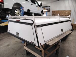 GMC Sierra or Chevrolet Silverado 8′ White Leer Contractor Truck Cap