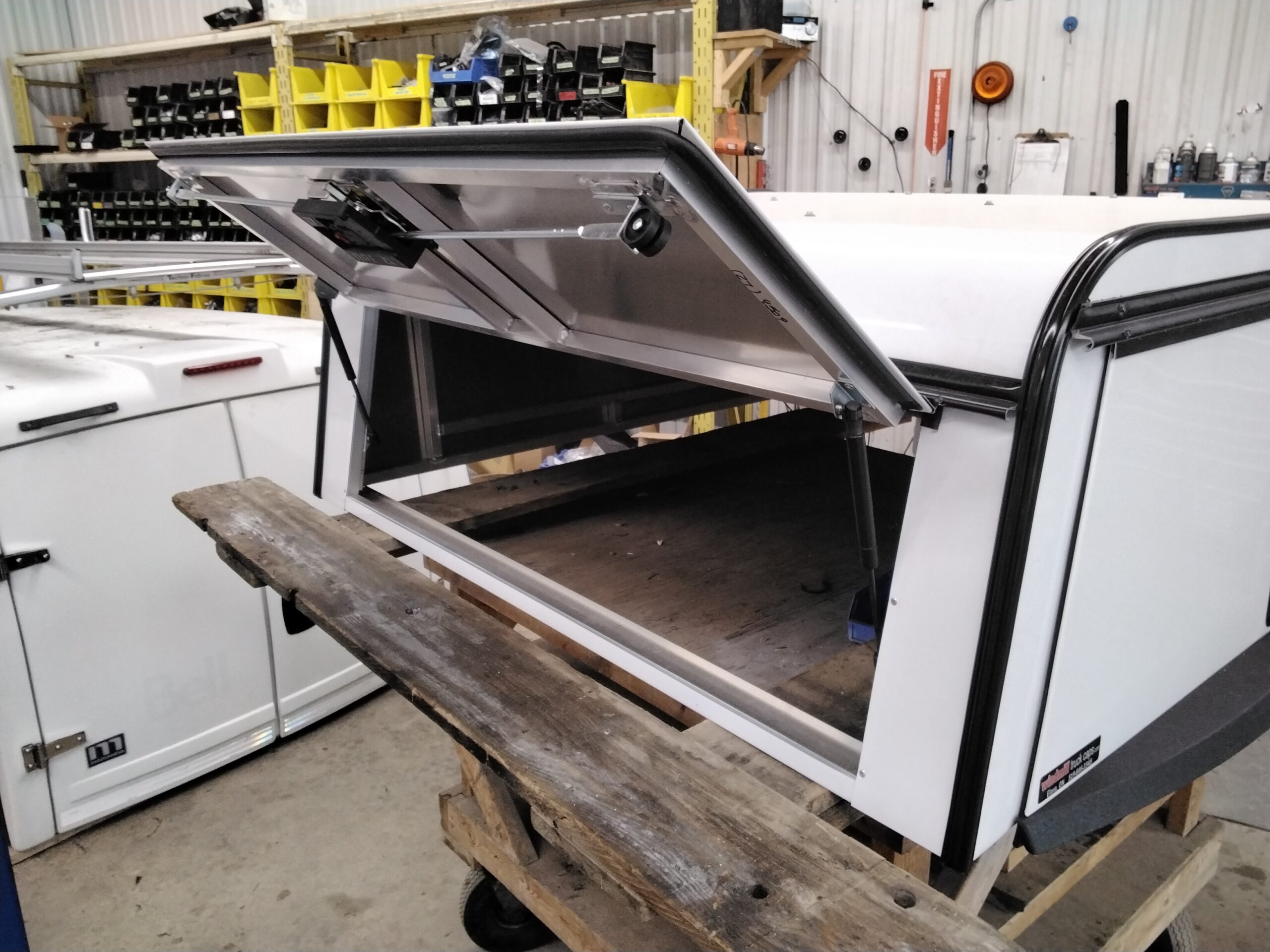 2019 – 2023 Ford Ranger 5′ White ARE Contractor Truck Cap - Image 4