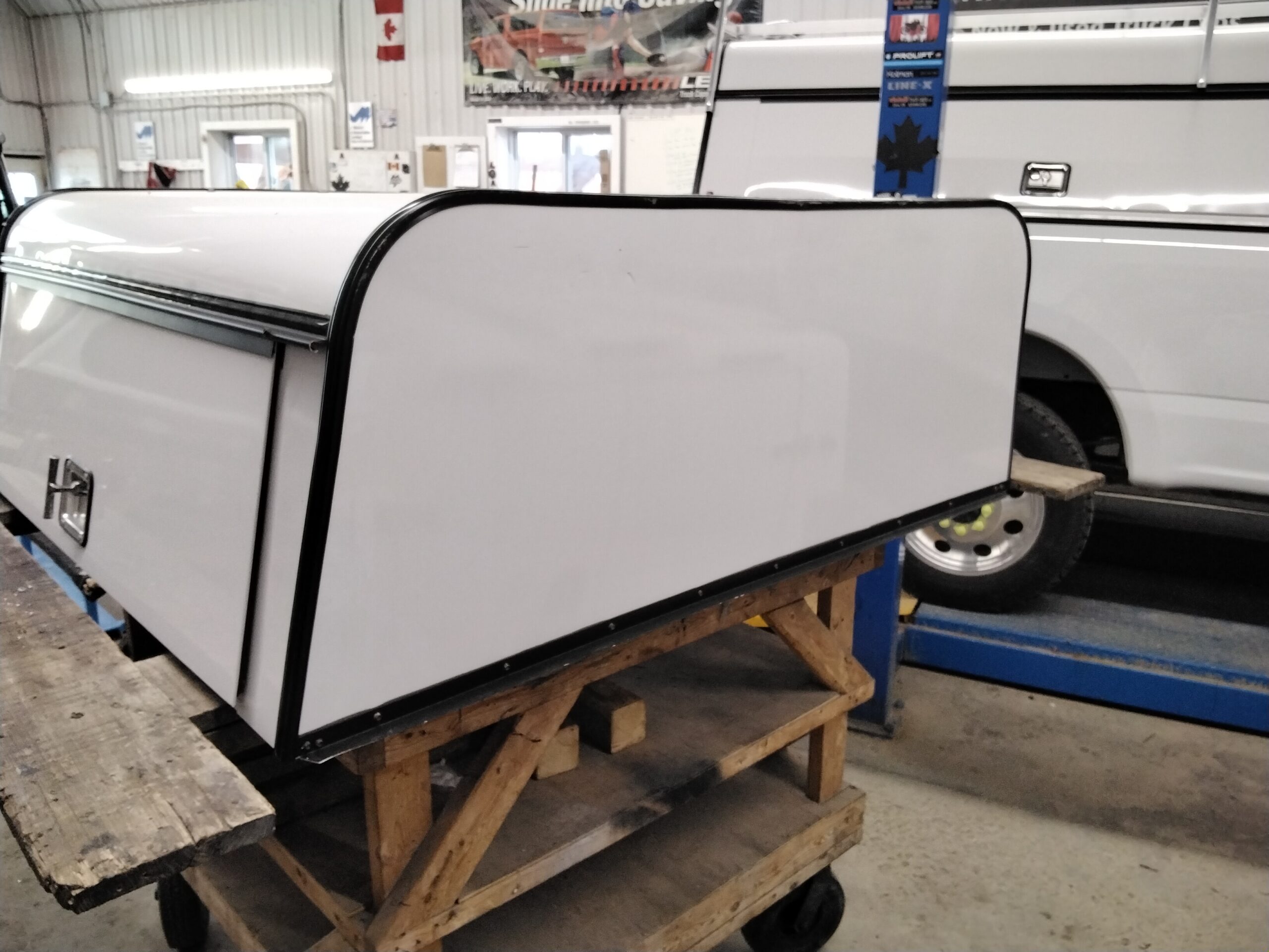 2019 – 2023 Ford Ranger 5′ White ARE Contractor Truck Cap - Image 6