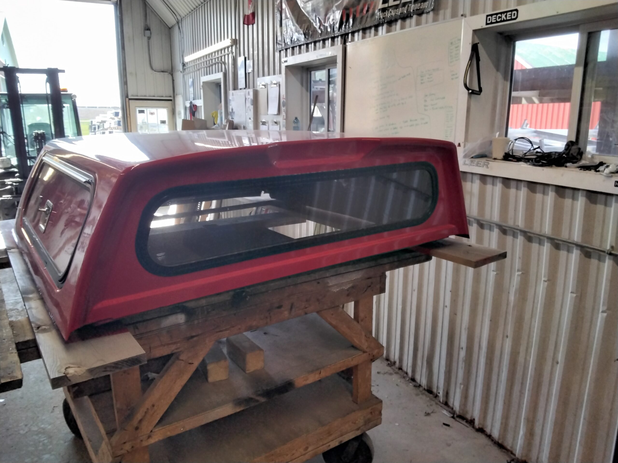 2023 – 2026 Chevrolet Colorado 5’2 8774 Flame Red Leer100RCC Truck Cap - Image 6