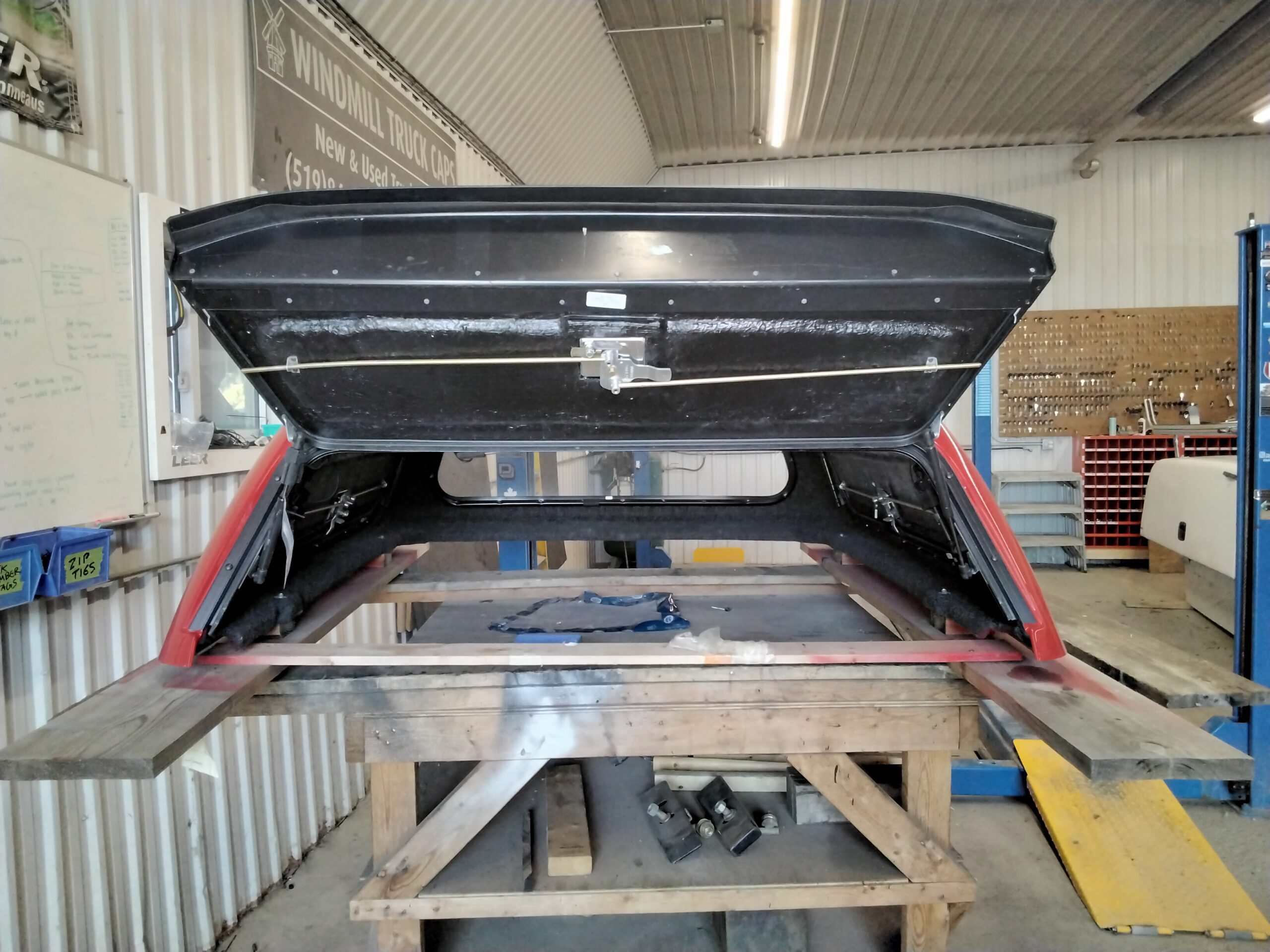 2023 – 2026 Chevrolet Colorado 5’2 8774 Flame Red Leer100RCC Truck Cap - Image 5