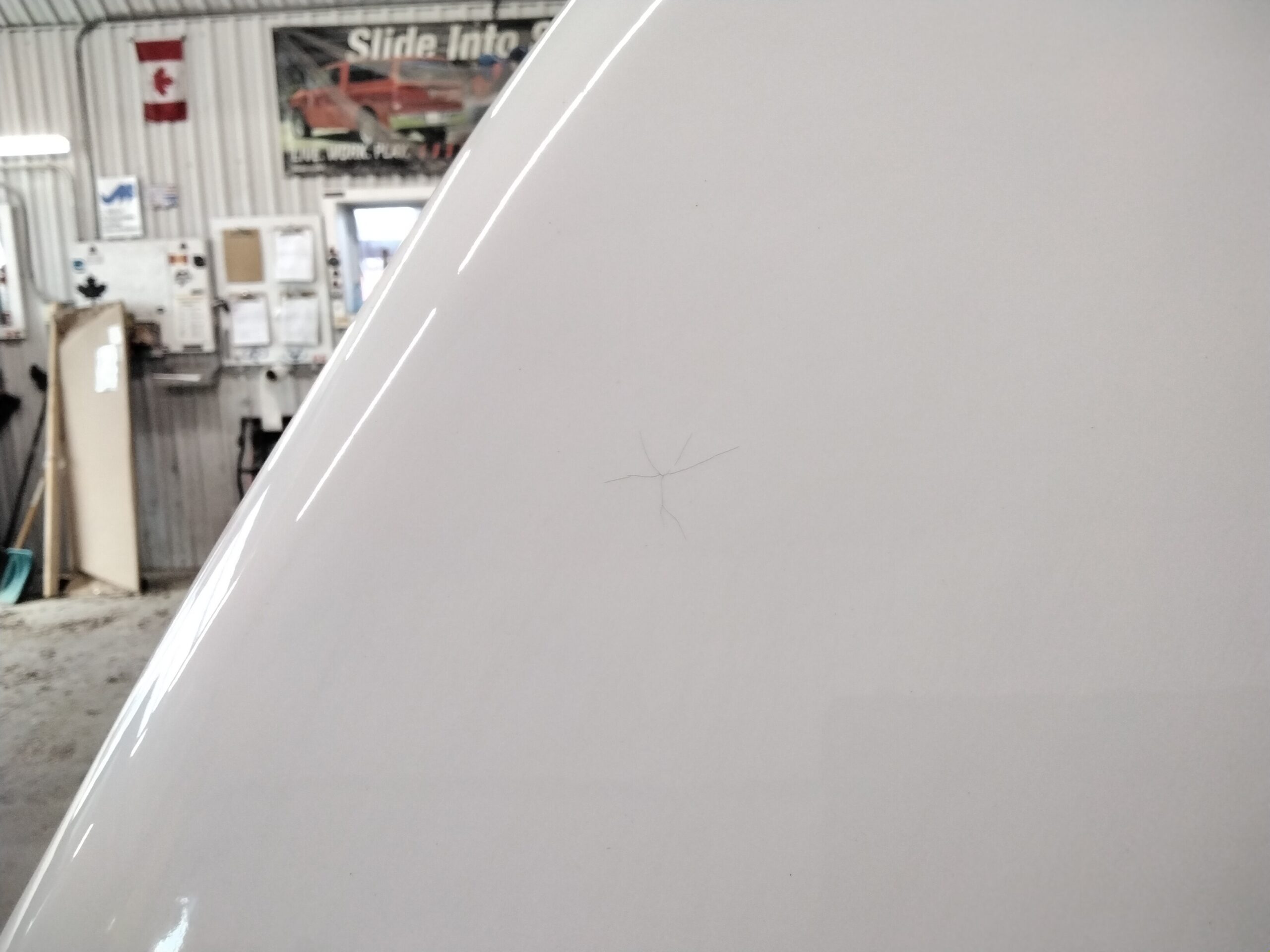 Chevrolet Silverado 1500 5’8 GAZ Summit White Leer Legend Truck Cap - Image 6