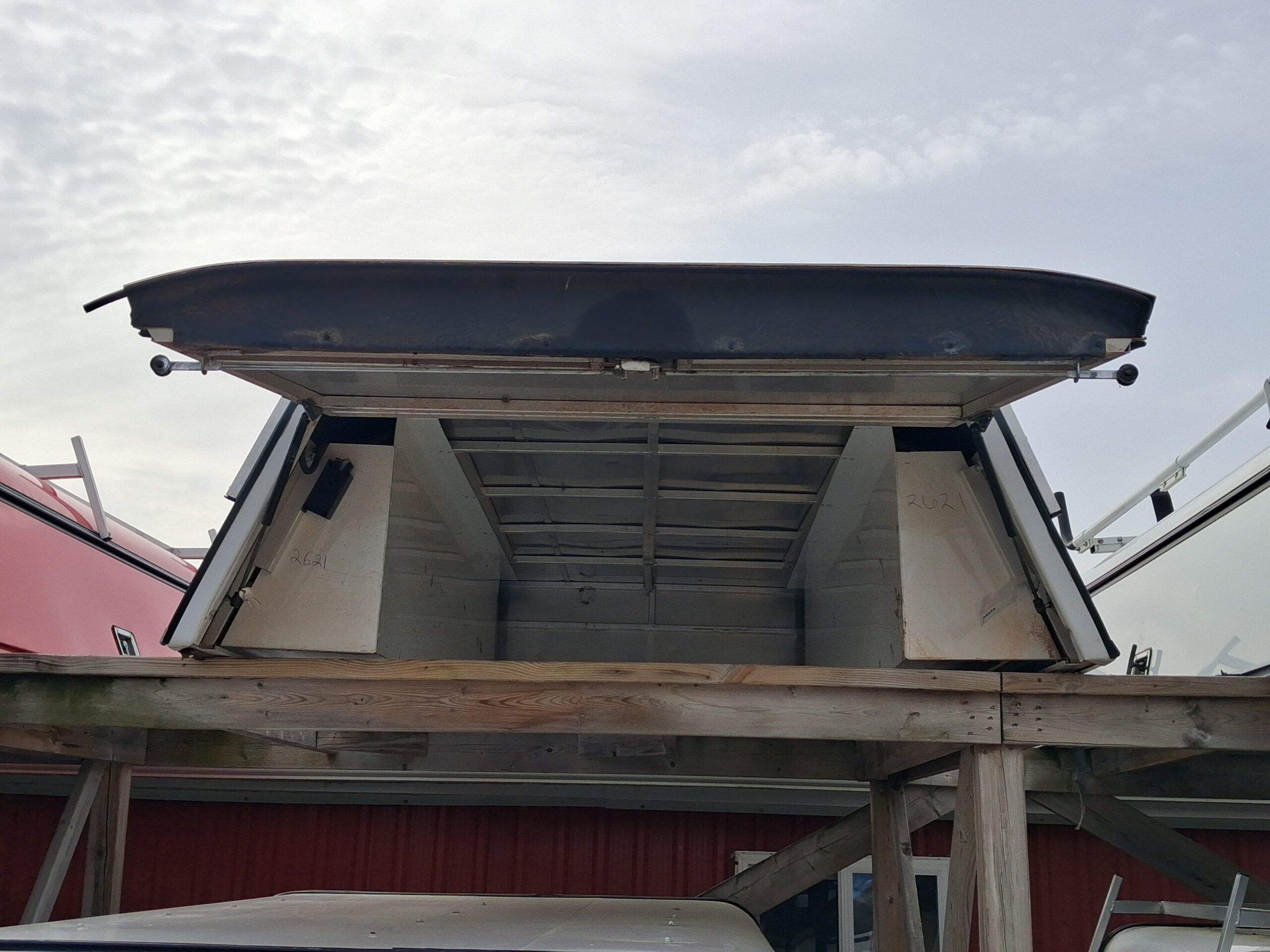 2020 – 2026 GMC Sierra or Chevrolet Silverado HD 2500/3500 8′ White Contractor Truck Cap - Image 3