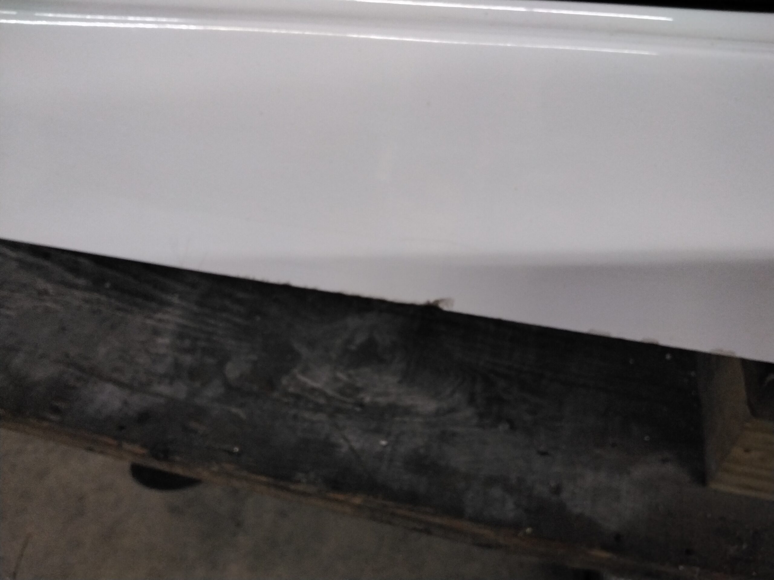 Dodge Ram 8′ PW7 White Leer100RCC Truck Cap - Image 10