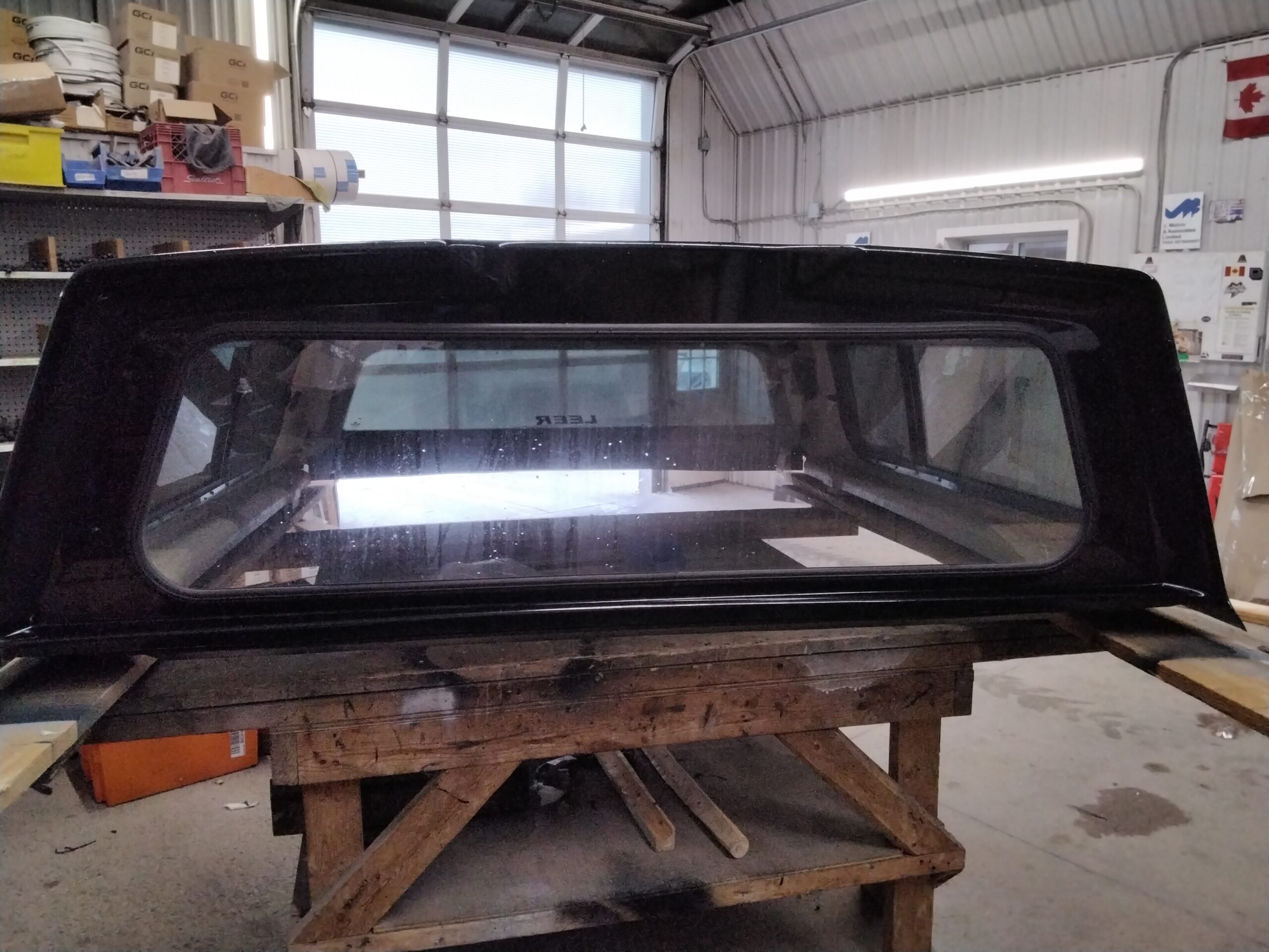 2021 – 2026 Ford F150 5’6 UM Agate Black Leer100XL Truck Cap - Image 4