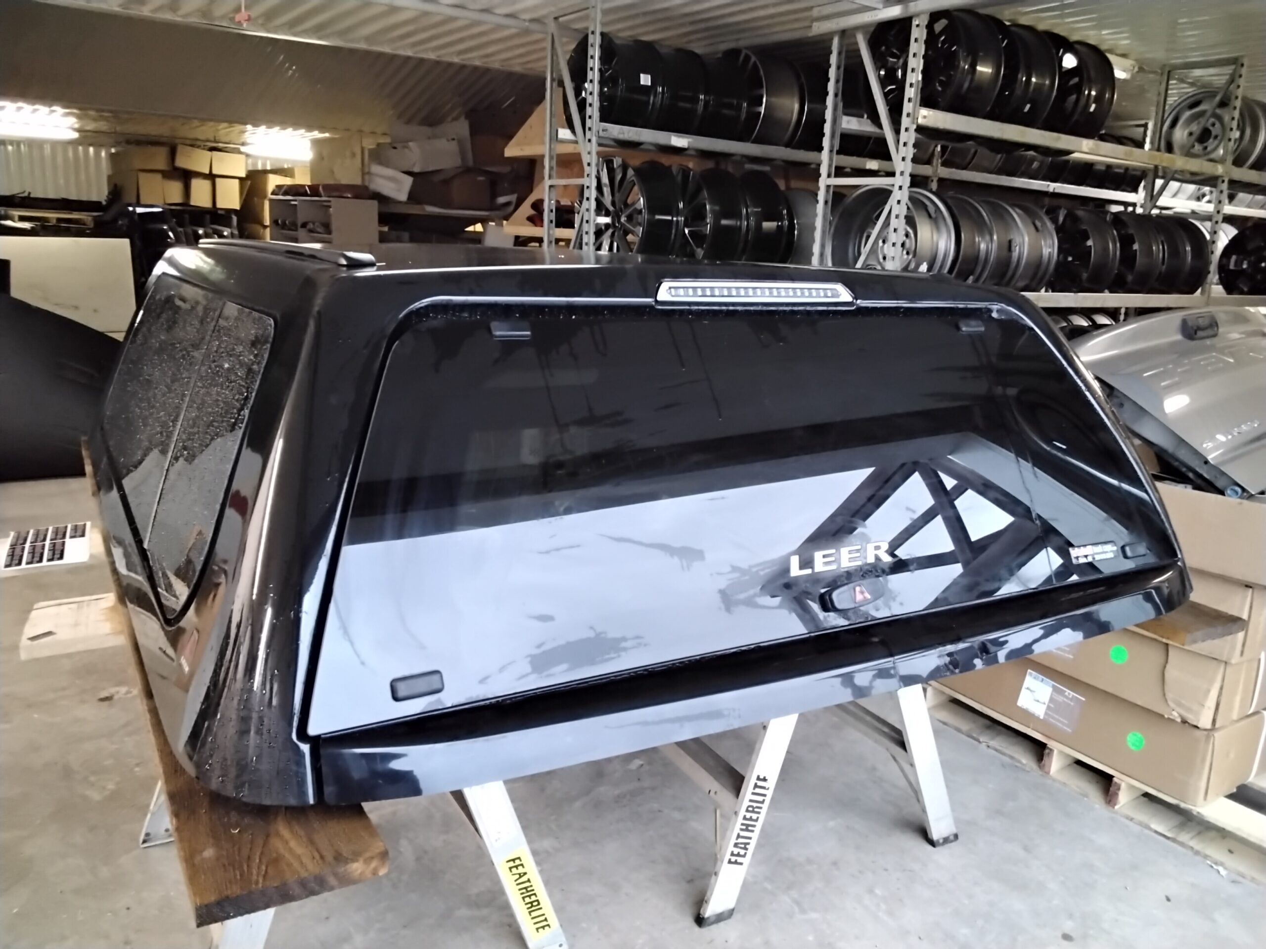 2020 – 2026 Chevrolet Silverado HD 2500/3500 6’9 GBA Black Leer100XL Truck Cap - Image 2