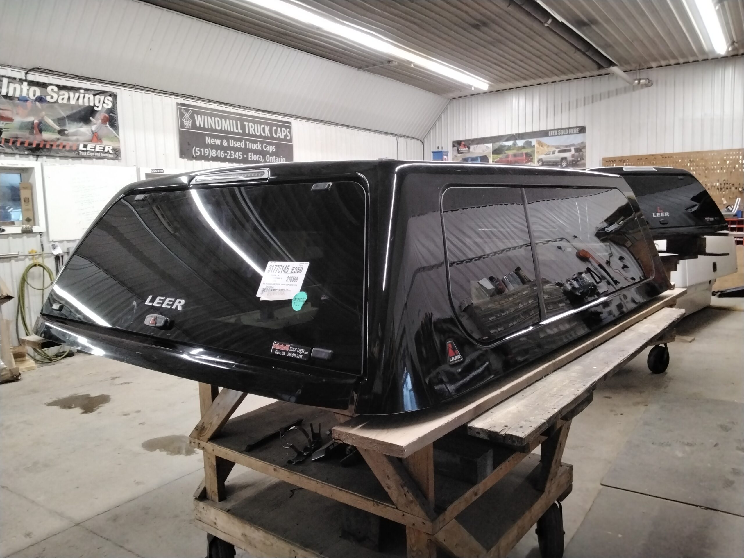 2020 – 2026 Chevrolet Silverado HD 6’9 Black Leer100XL Truck Cap - Image 2