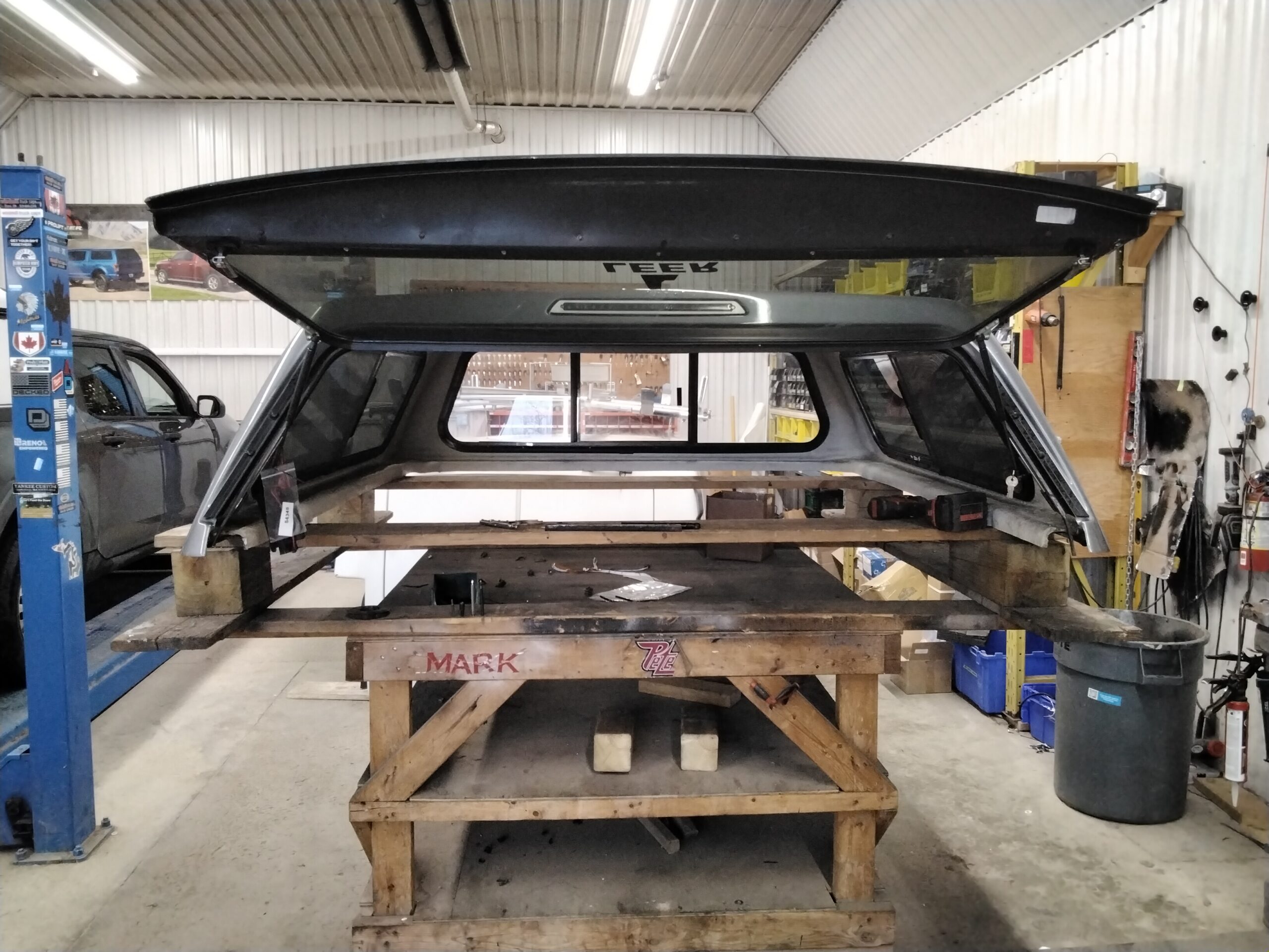 2019 – 2026 Chevrolet Silverado 1500 5’8 G9K Satin Steel Leer100R Truck Cap - Image 3
