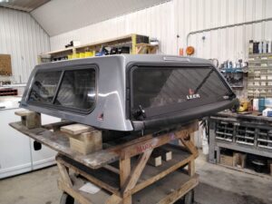 2019 – 2026 Chevrolet Silverado 1500 5’8 G9K Satin Steel Leer100R Truck Cap