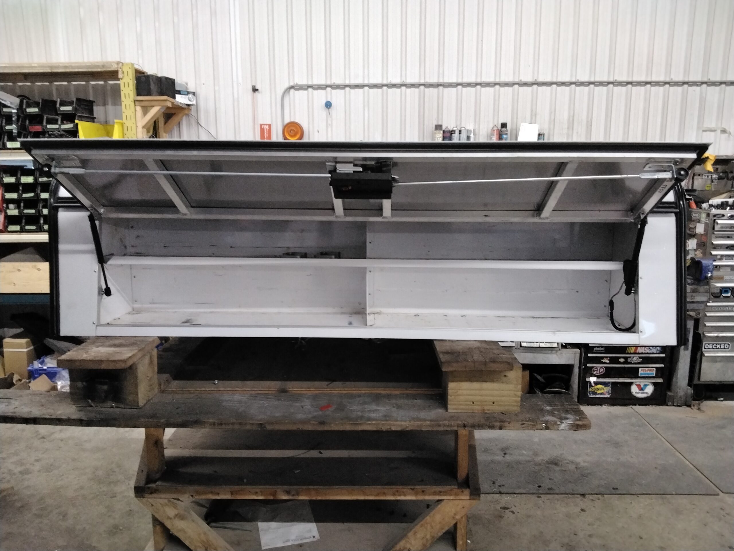 2015 – 2022 Chevrolet Colorado or GMC Canyon 6’2 White ARE Contractor Truck Cap - Image 5