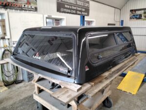 Dodge Ram 6’4 PXJ Diamond Black Leer100R Truck Cap