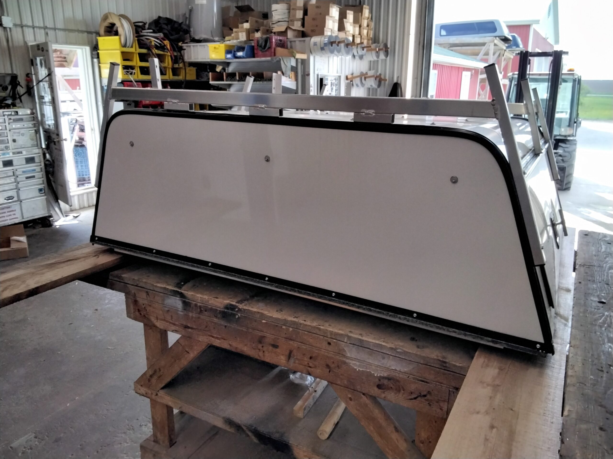 2024 – 2026 Ford Ranger White Leer Contractor Truck Cap - Image 7