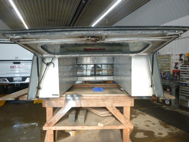 2004 – 2012 GMC Canyon or Chevrolet Colorado 6’2 Green ARE DCU Contractor Truck Cap - Image 3