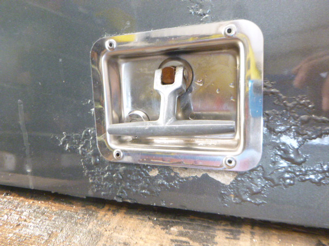 2004 – 2012 GMC Canyon or Chevrolet Colorado 6’2 Green ARE DCU Contractor Truck Cap - Image 5