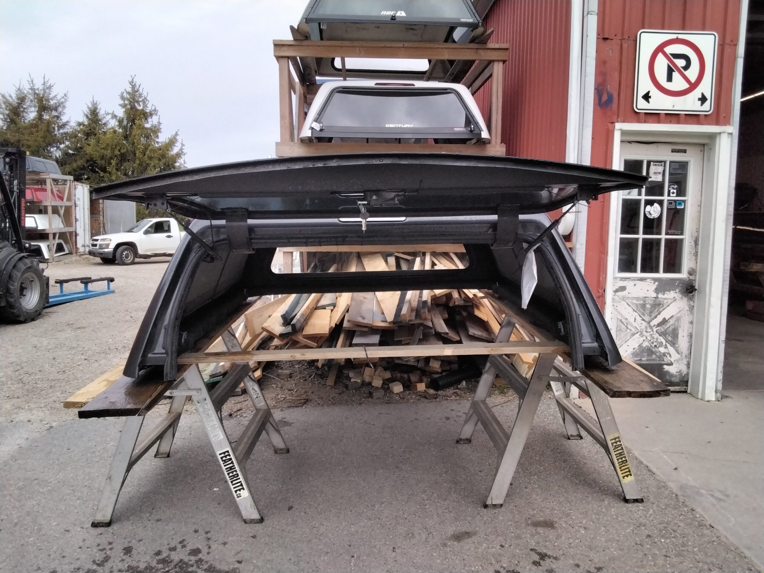 Dodge Ram 6’4 CREW Cab PAU Granite Crystal Metallic Leer100XQ Truck Cap - Image 4