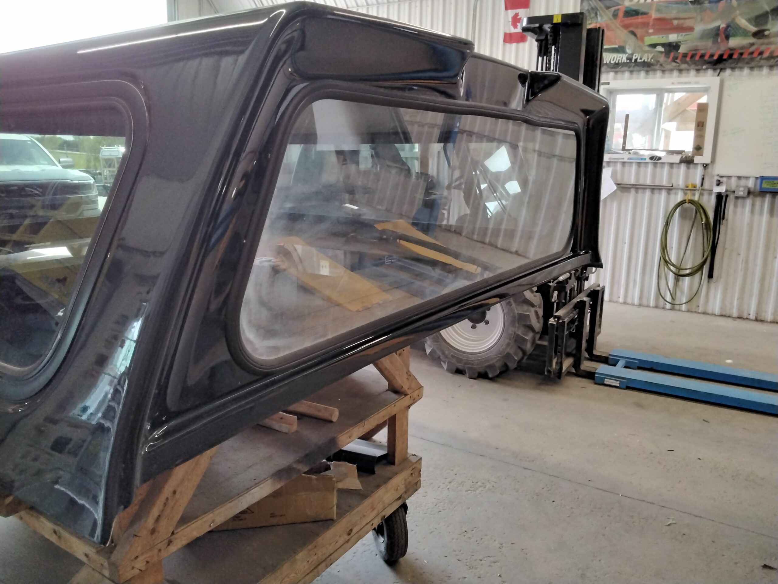 GMC Sierra or Chevrolet Silverado 6’6 GPA Graphite Metallic Leer Legend Truck Cap - Image 4
