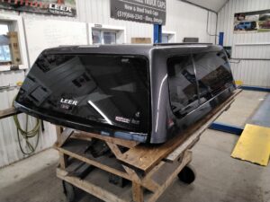 Dodge Ram 6’4 CREW Cab PAU Granite Leer100XL Truck Cap