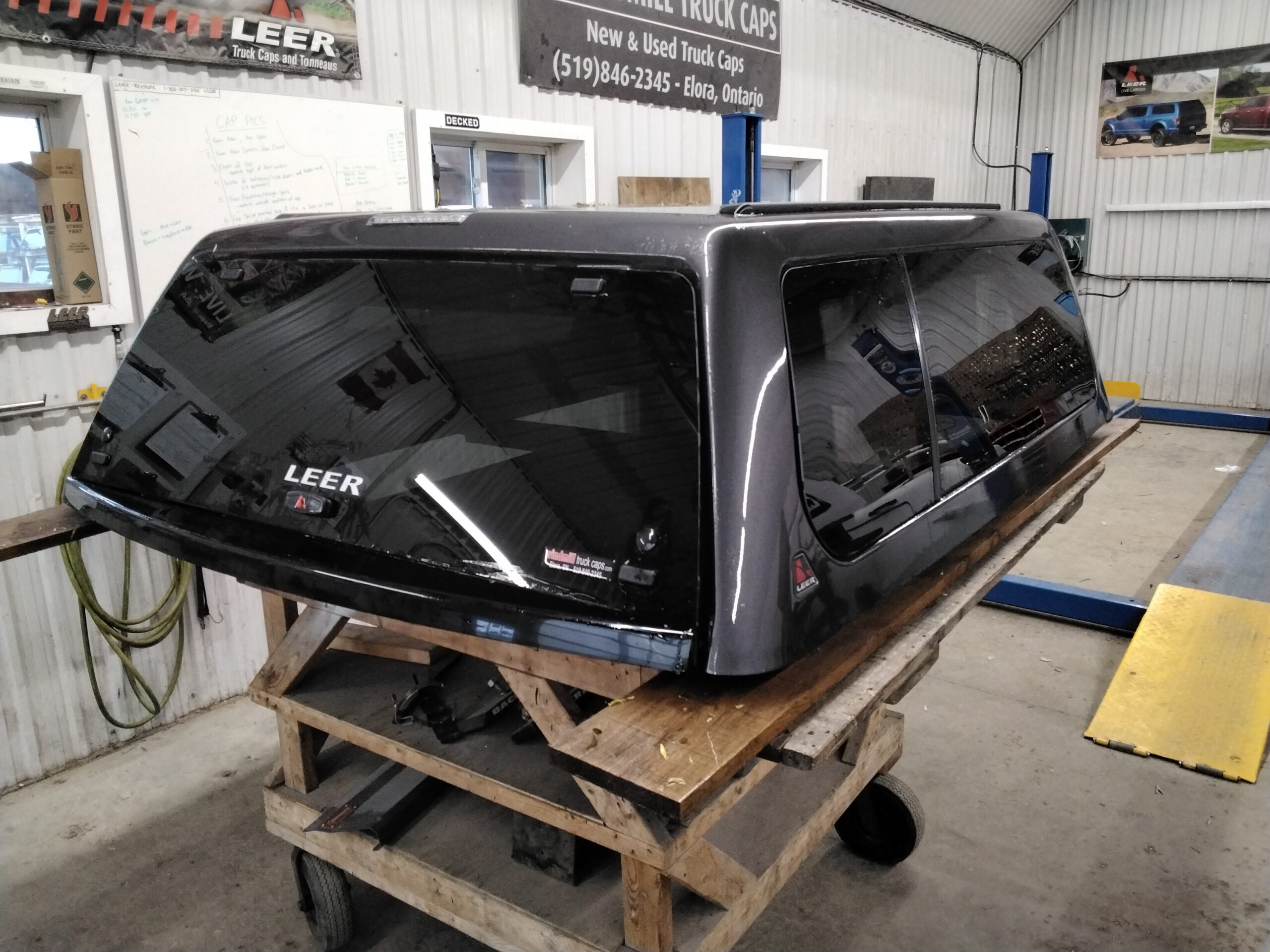 Dodge Ram 6’4 CREW Cab PAU Granite Leer100XL Truck Cap