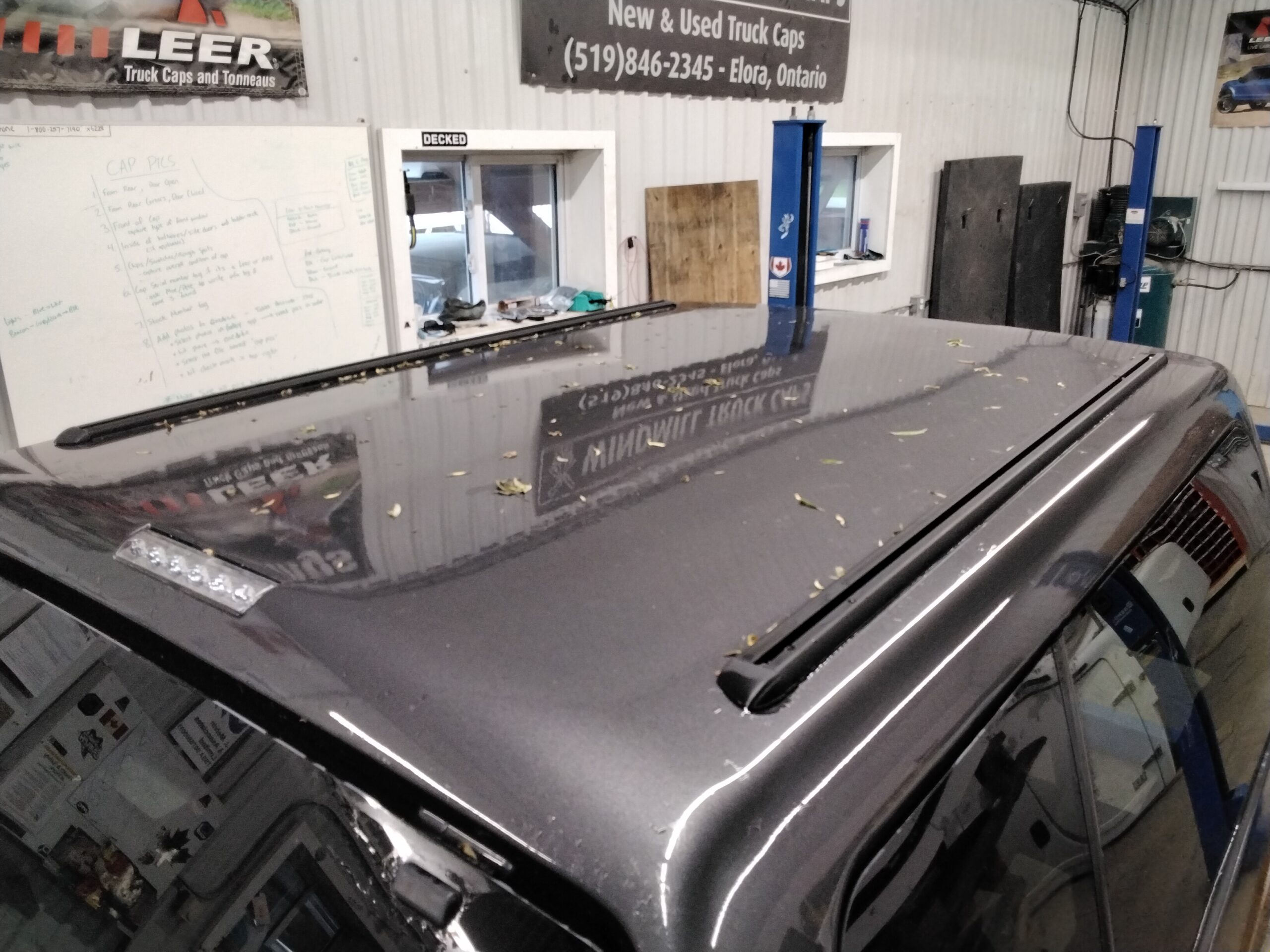 Dodge Ram 6’4 CREW Cab PAU Granite Leer100XL Truck Cap - Image 4