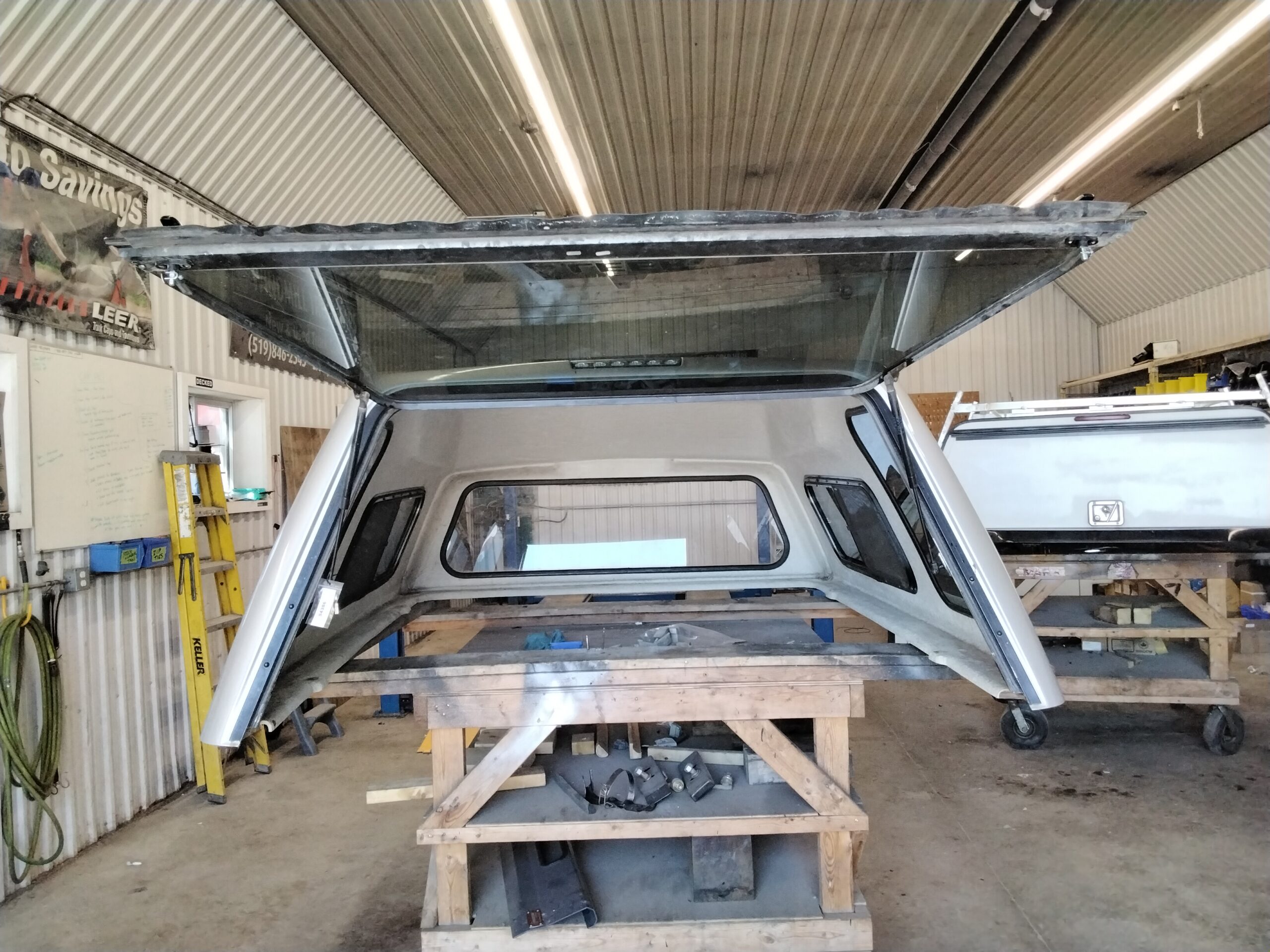 GMC Sierra 6’6 White Leer122 Truck Cap - Image 3
