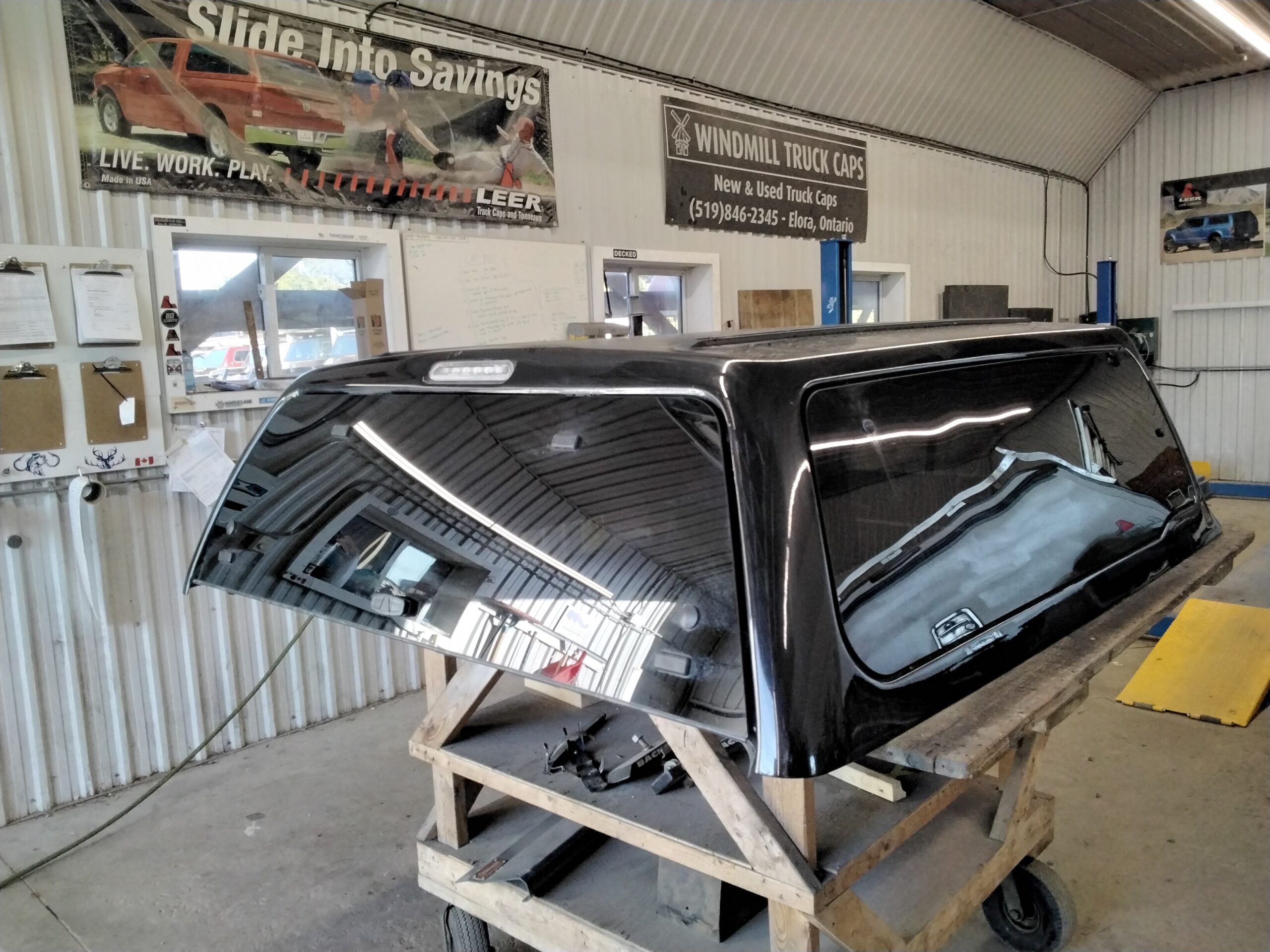 2004 – 2008 Ford F150 5’6 UA Ebony Black Leer100XQ Truck Cap - Image 2