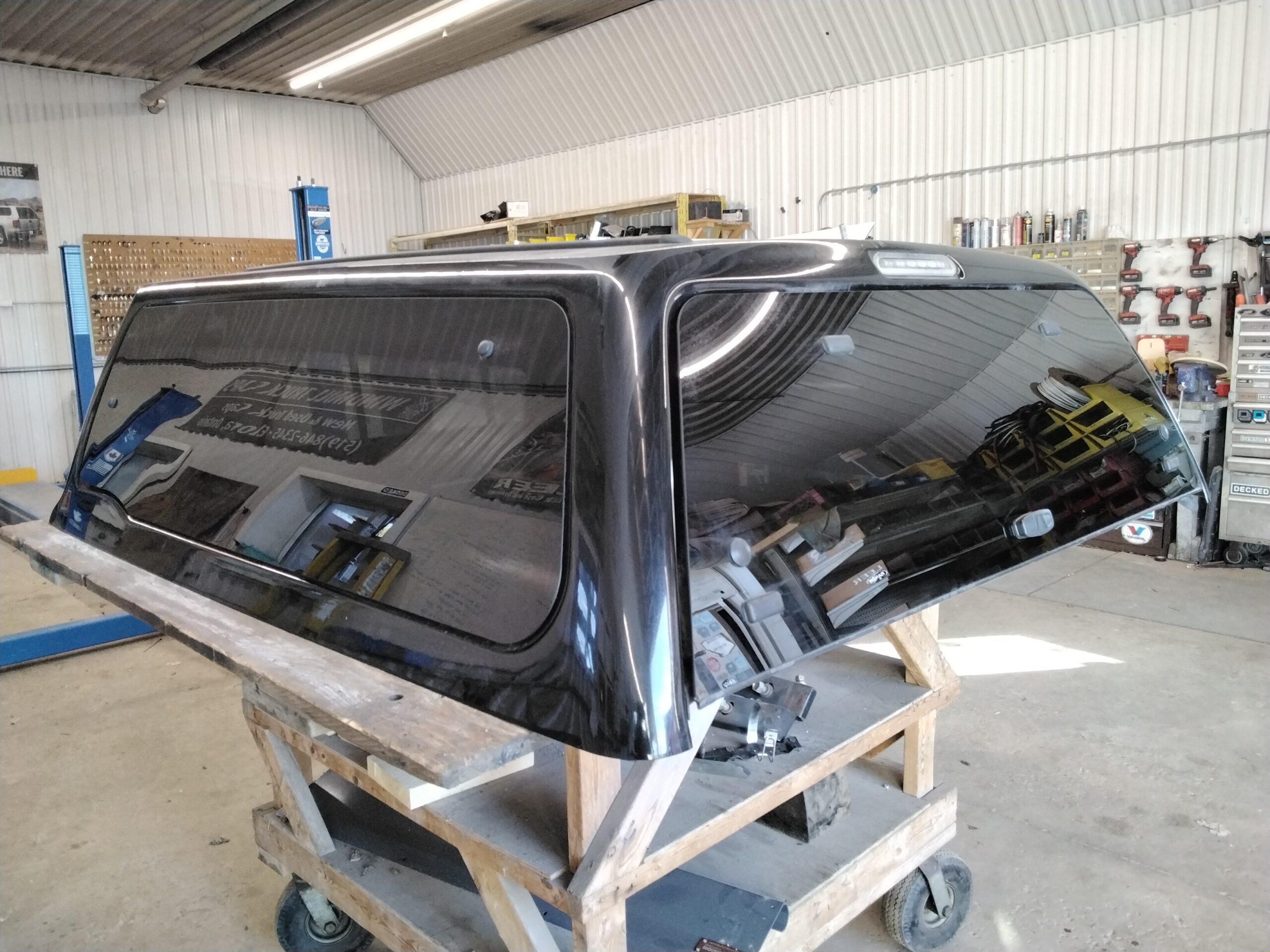 2004 – 2008 Ford F150 5’6 UA Ebony Black Leer100XQ Truck Cap