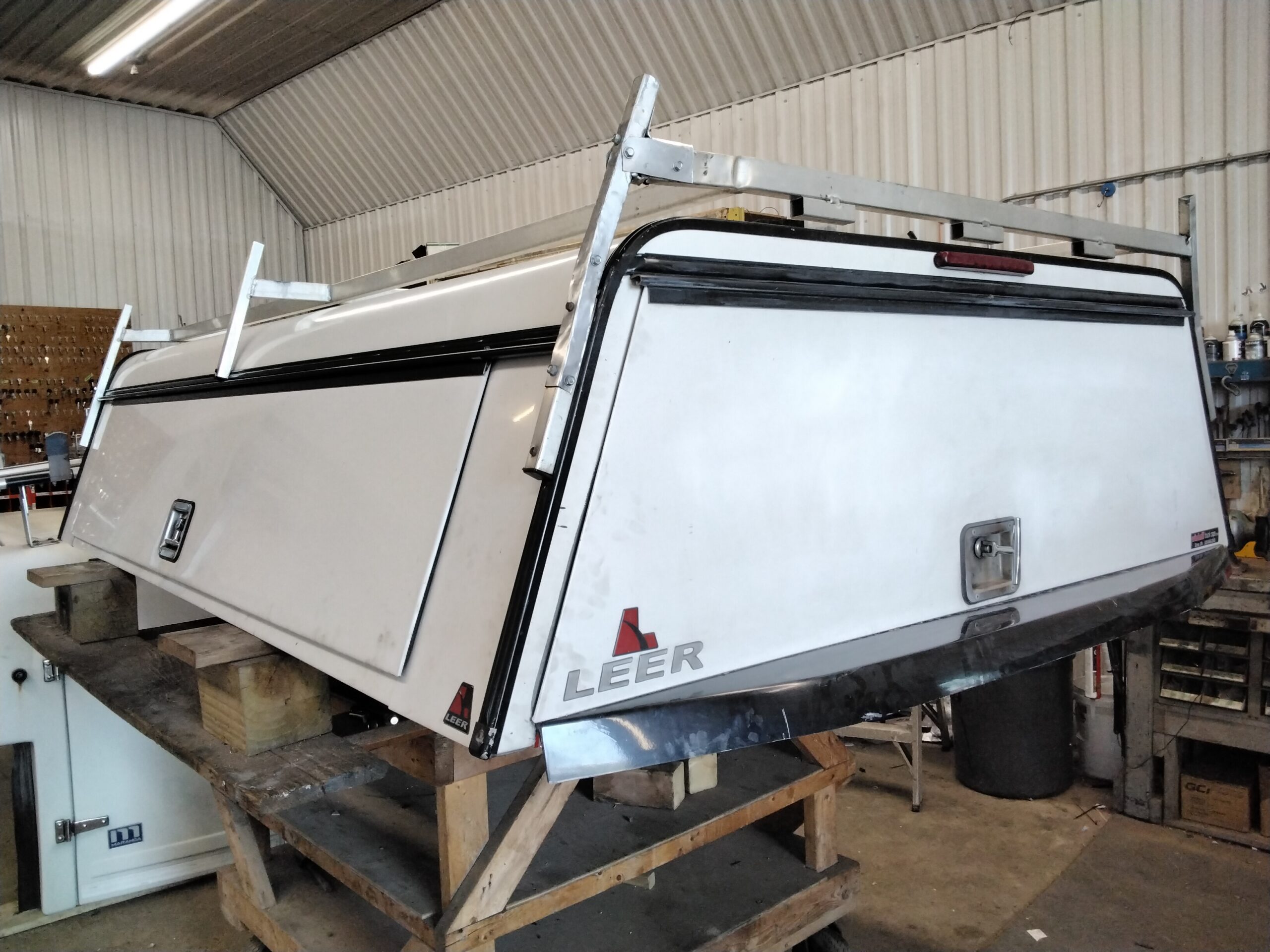 2015 – 2020 Ford F150 8′ White Leer Contractor Truck Cap