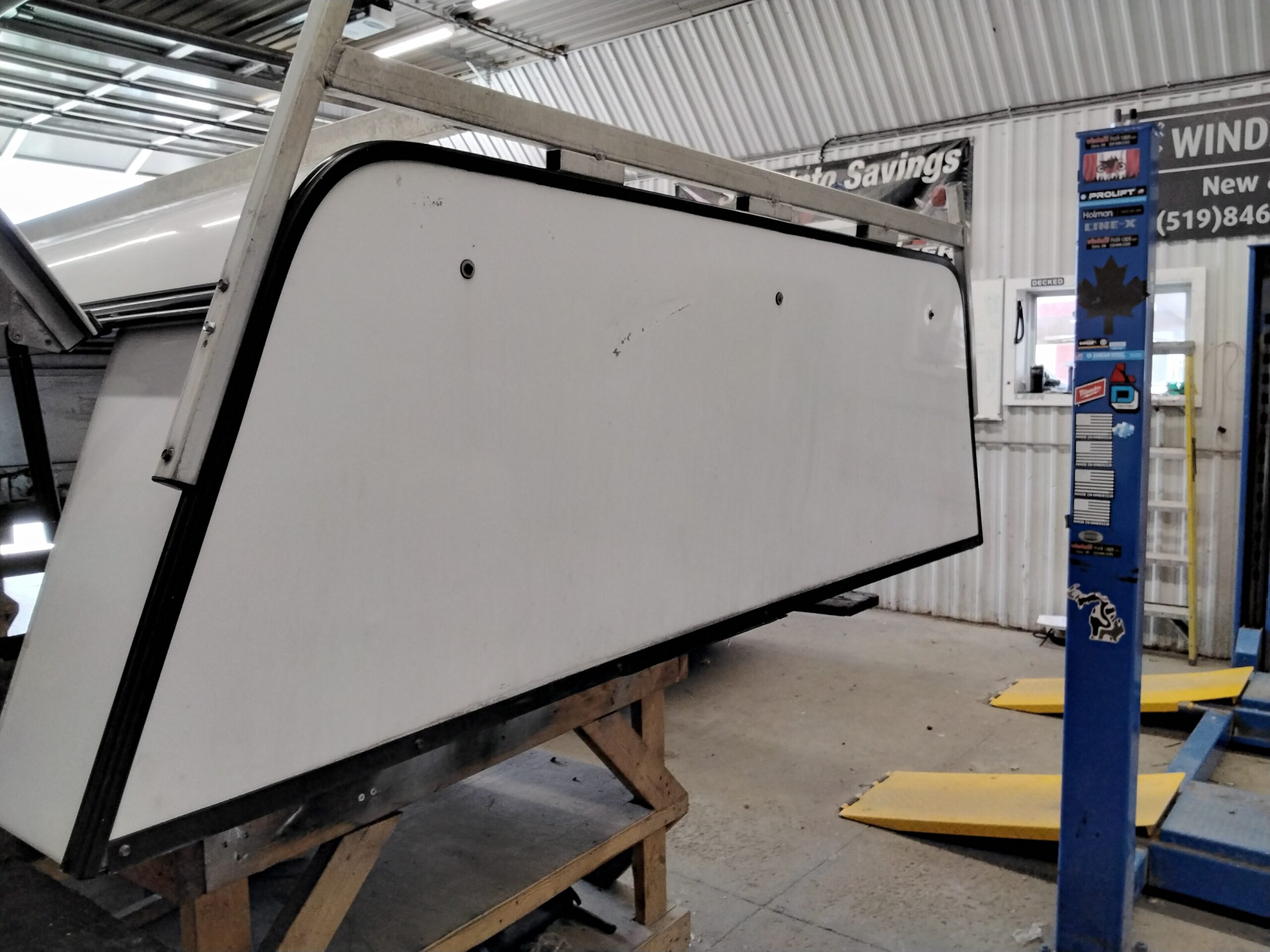 2015 – 2020 Ford F150 8′ White Leer Contractor Truck Cap - Image 6
