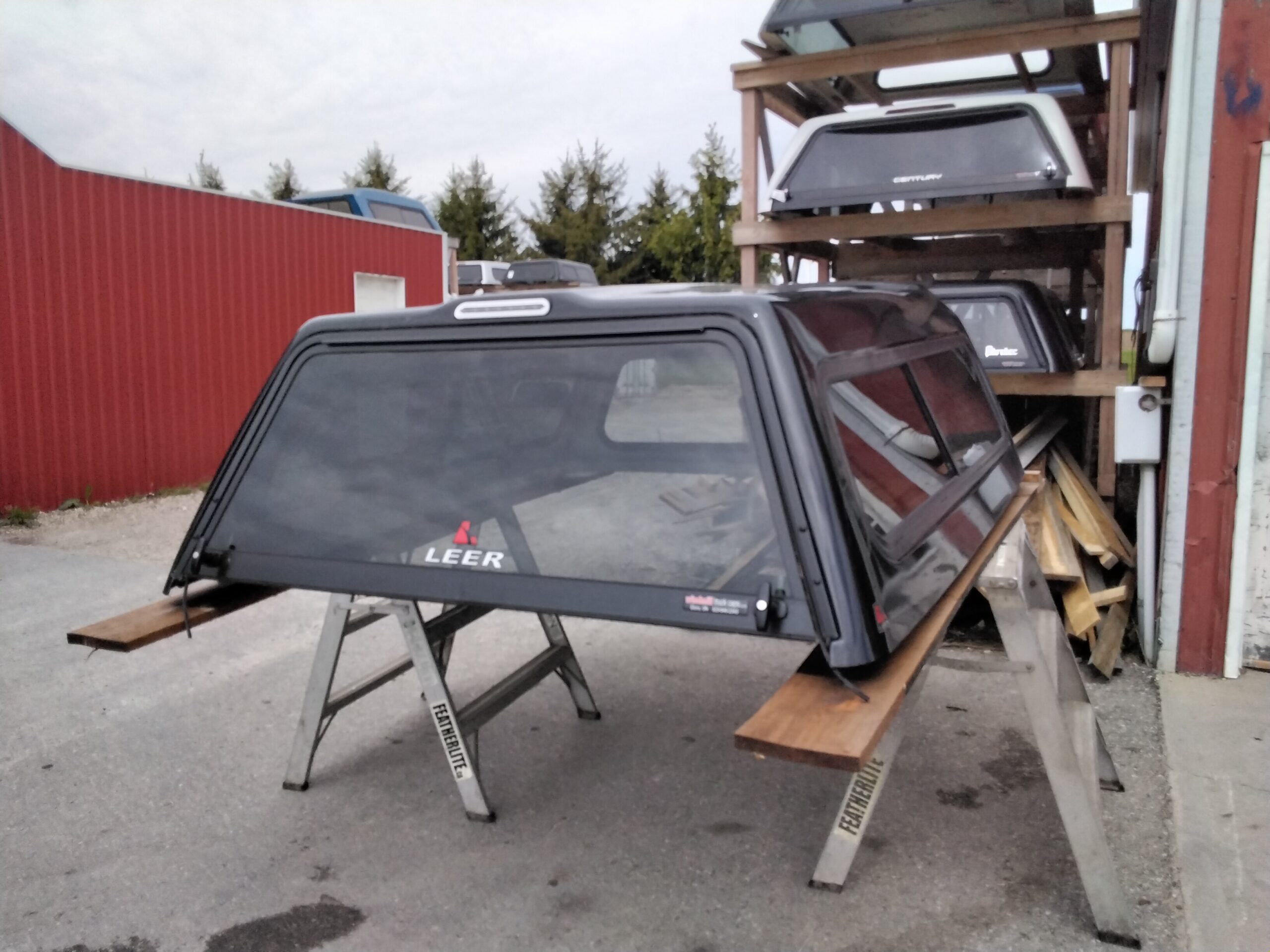 Dodge Ram 6’4 PXJ Diamond Black Leer180 Truck Cap
