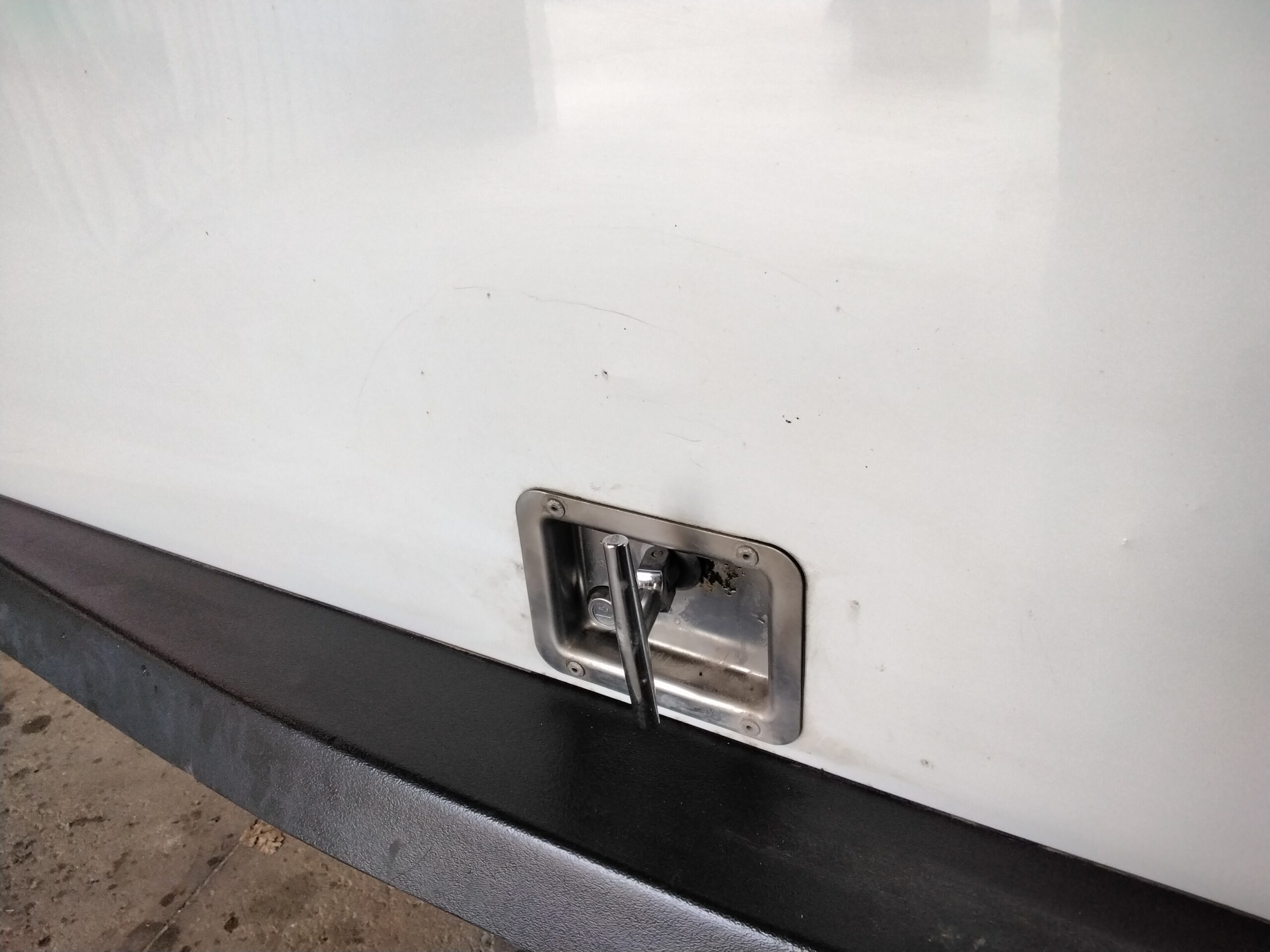 GMC Sierra or Chevrolet Silverado 6’6 White Swiss HDU Contractor Truck Cap - Image 12
