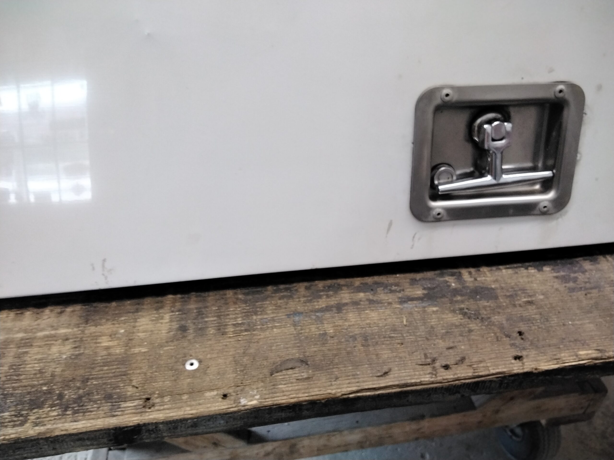 GMC Sierra or Chevrolet Silverado 6’6 White Swiss HDU Contractor Truck Cap - Image 11