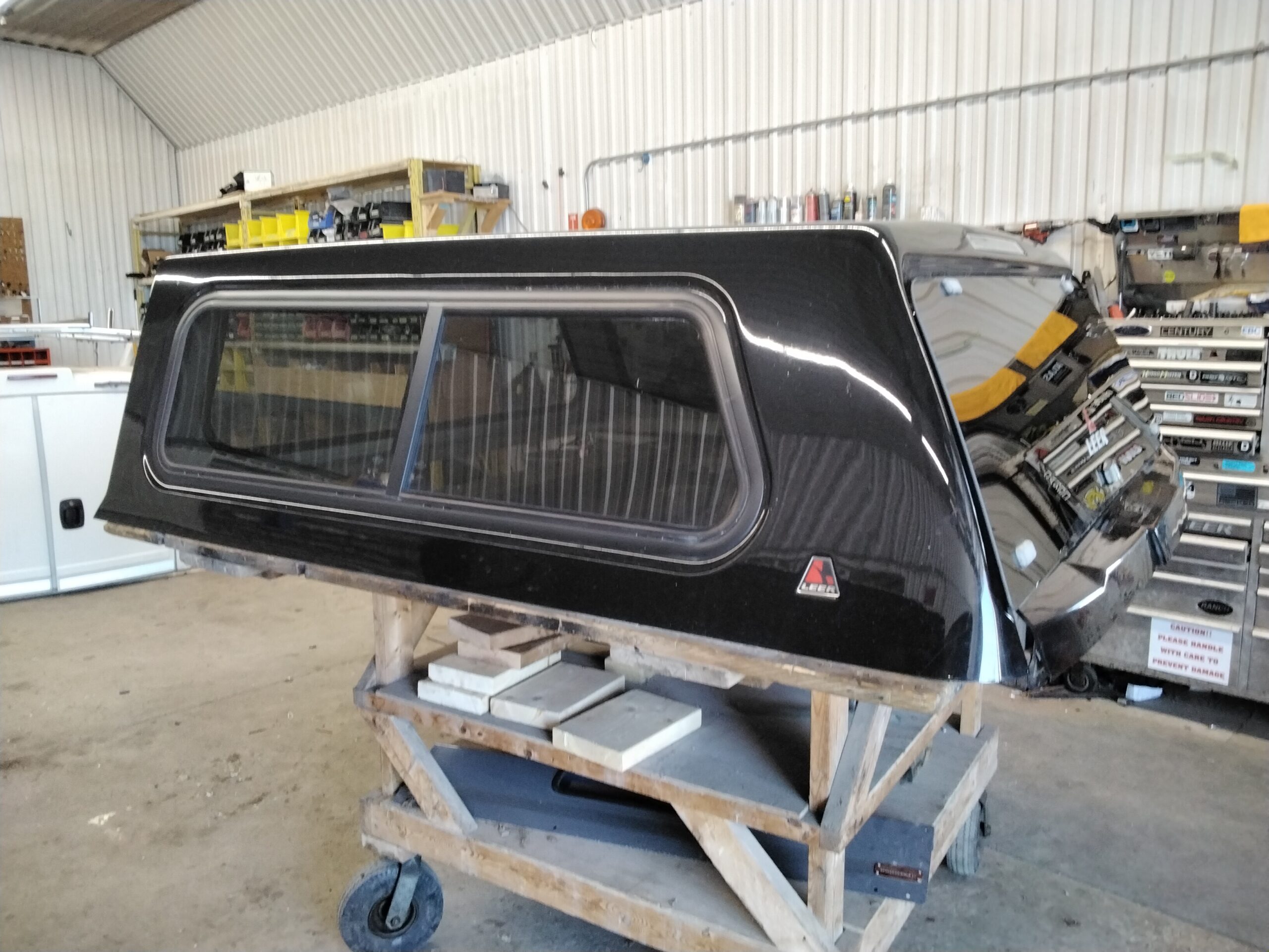 2021 – 2026 Ford F150 5’6 UM Agate Black Leer100XR Truck Cap - Image 2