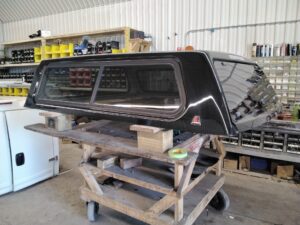 Chevrolet Silverado 1500 6’6 41 Black Leer100XR Truck Cap