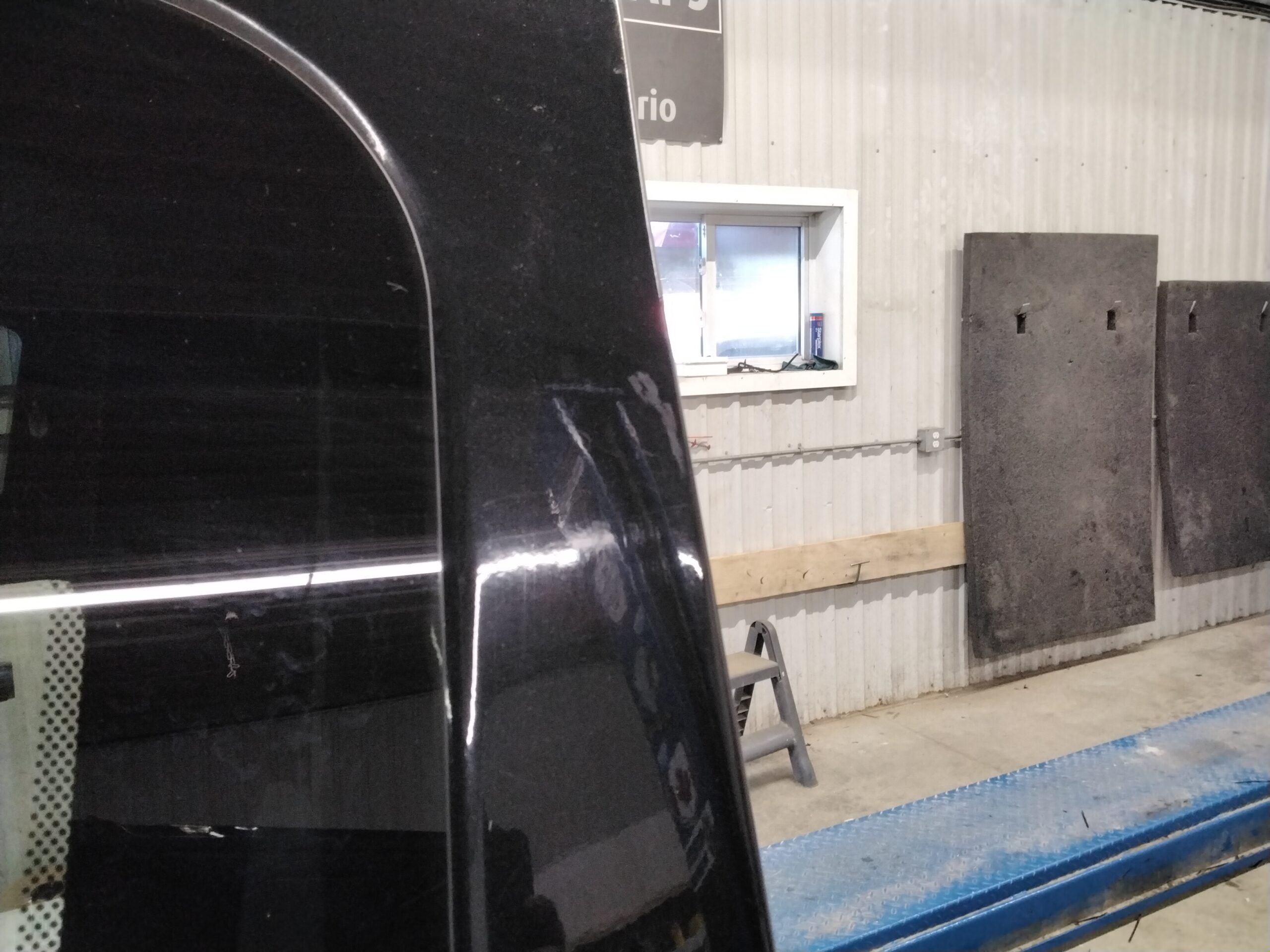 2009 – 2014 Ford F150 6’6 Black Leer100XL Truck Cap - Image 8