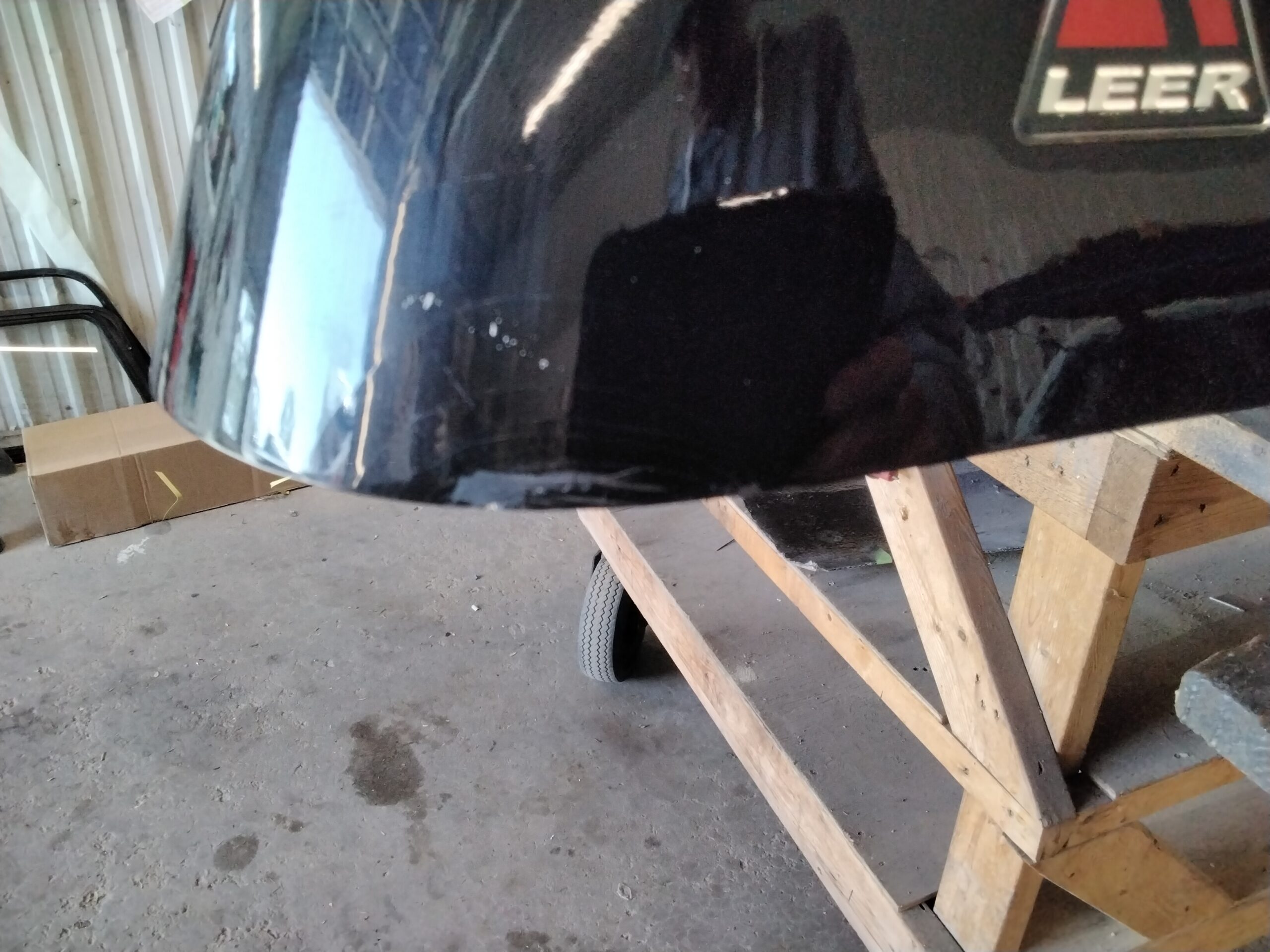 2017 – 2022 Ford Superduty 6’9 G1 Shadow Black Leer100XQ Truck Cap - Image 5