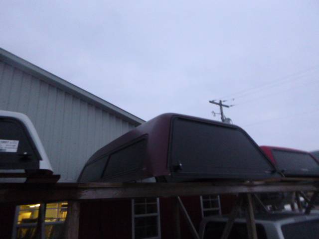 2014-2018 Chevrolet Silverado OR GMC Sierra 8′ Burgandy Leer 180 Midrise Truck cap - Image 2