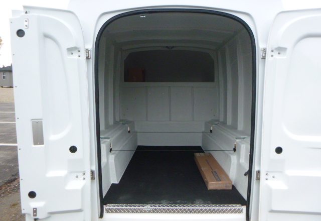 New Maranda V-335 6.5′ Slide In Truck cap - Image 4