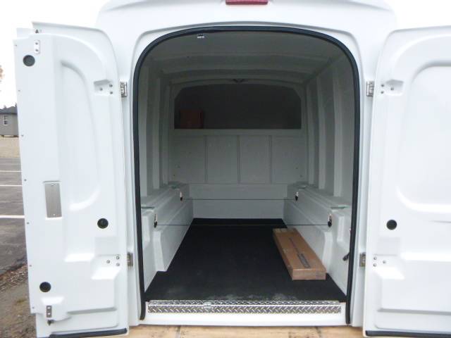 New Maranda V-375 8′ Slide In Truck cap - Image 4