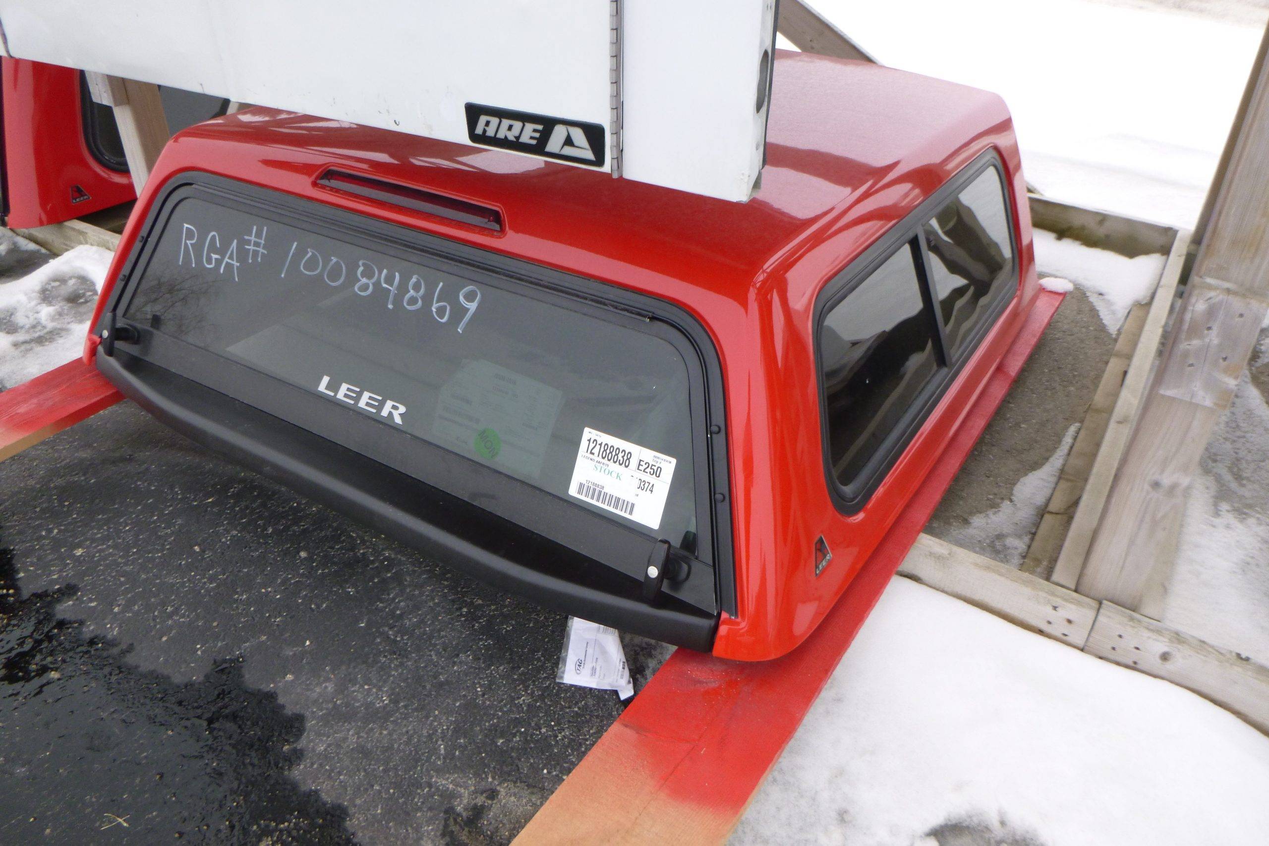 2019-2023 Ford Ranger 5′ PQ Race Red Leer 100R Truck Cap