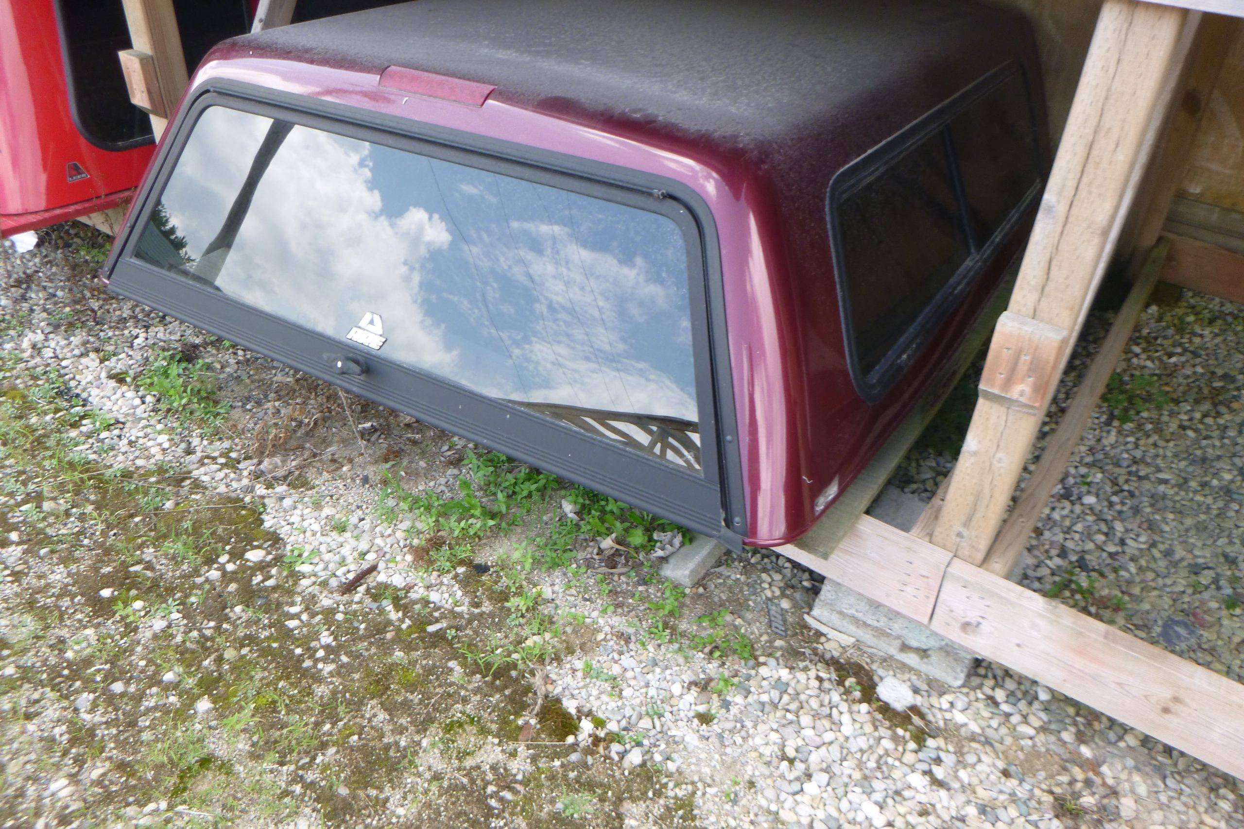 2007-2013 GMC Sierra Crew Cab Burgandy 6’6 ARE Truck Cap - Image 2