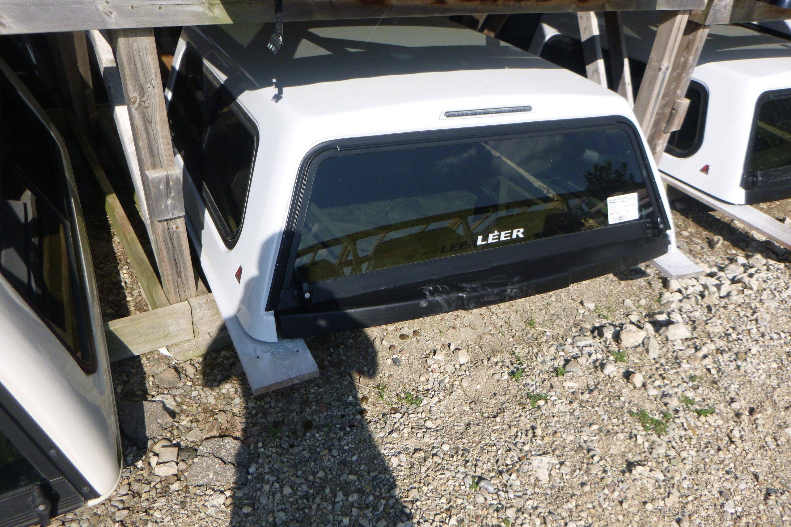 Chevrolet Silverado 1500 5.8′ New White Leer 100S Truck Cap - Image 2