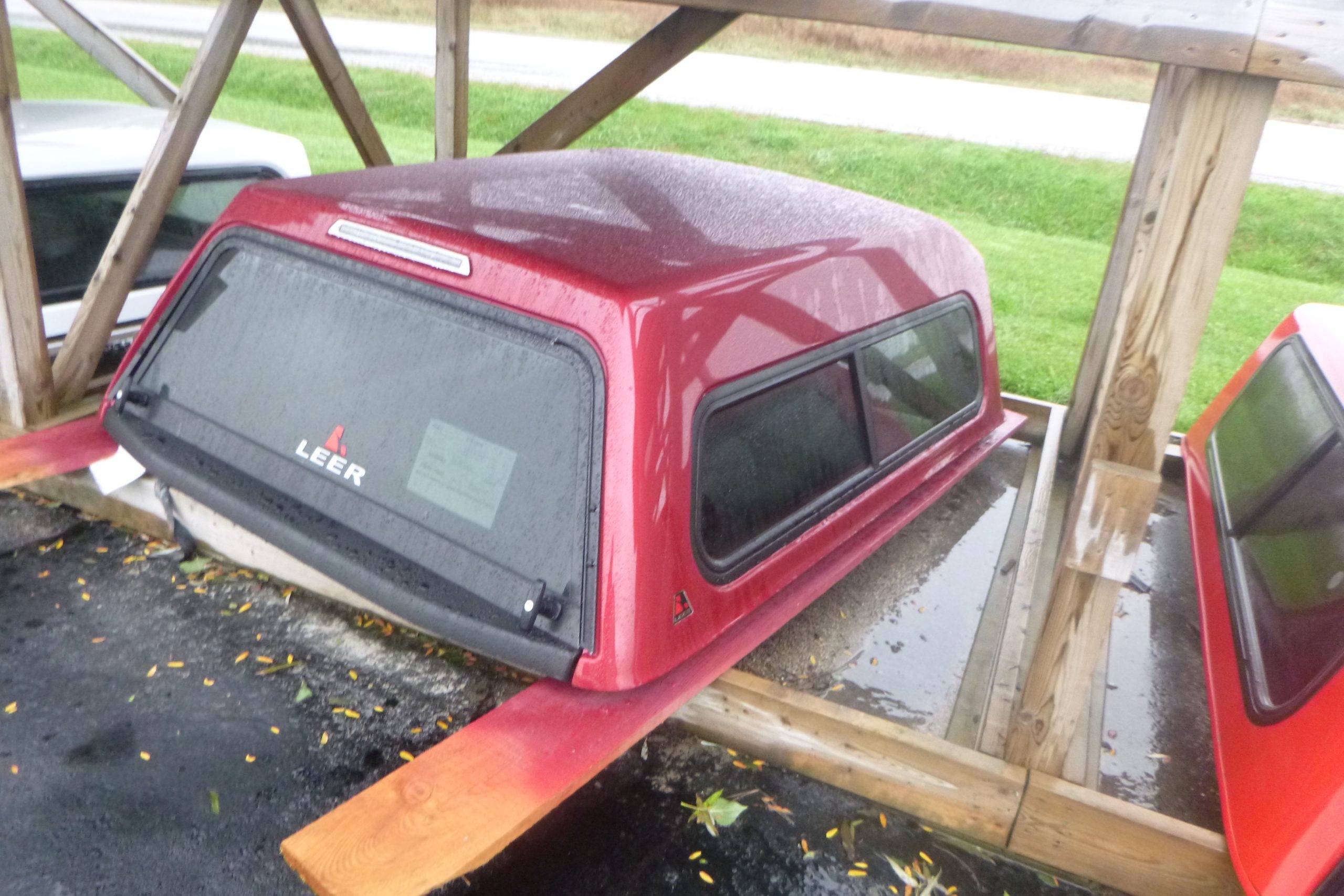 2019-2023 Ford Ranger 6′ Red Leer 180 Midrise Truck Cap