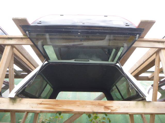 2002-2006 GMC Sierra OR Chevrolet Silverado 5’8 White Leer Midrise 180 Truck Cap - Image 3