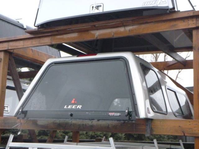 2004-2013 GMC Canyon or Chevrolet Colorado 6’2 Leer 122 Truck Cap - Image 2