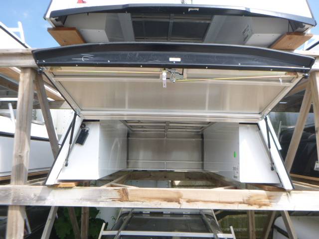 Ford F150 6.6′ NEW White Leer DCC Contractor truck cap - Image 3