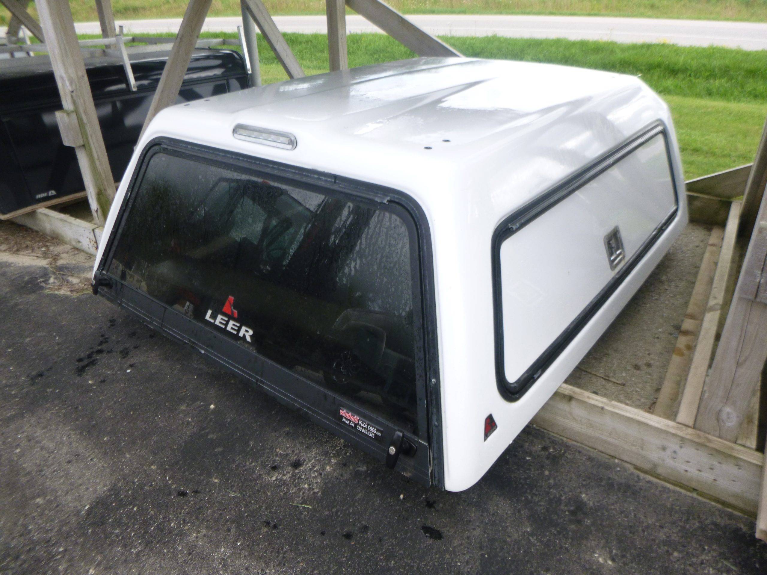 2004 – 2014 Chevrolet Colorado OR GMC Canyon 6’2 Leer 180RCC Truck Cap - Image 2